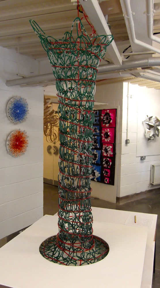 A sculpture made out of clear pvc tubing.
Knitted into a cylinder on an oversized loom.
Green water and Air bubles are pumped through the knitted hose.